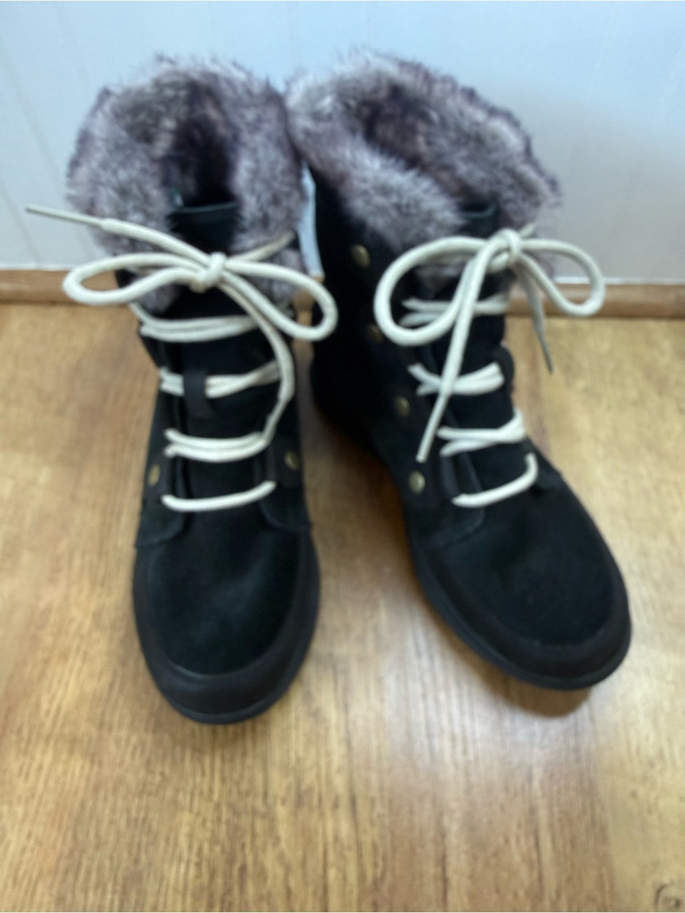 Sorel Black Faux-Fur Lace-Up Winter Boots with Cream Laces